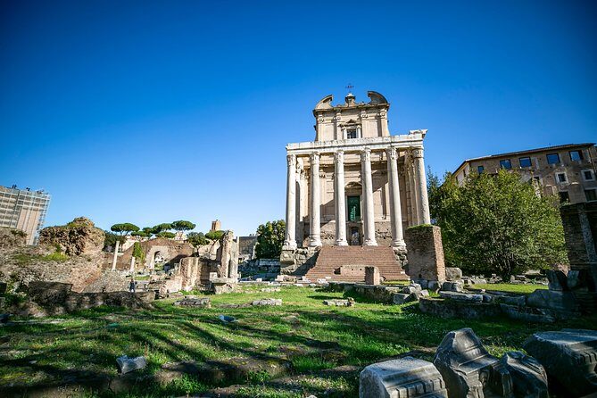 Colosseum Roman Forum & Palatine Hill Tour with a Local Guide - Palatine Hill: palaces, gardens, and the stories power tells